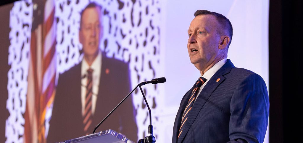 Mike Haynie speaking at veteran edge 2025