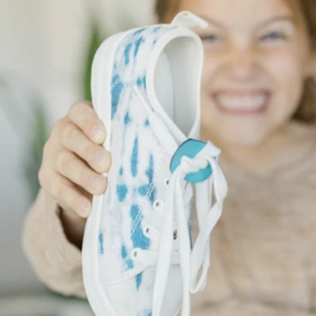 Training Tie - shoelace assistant device. Training Tie - shoelace assistant device.